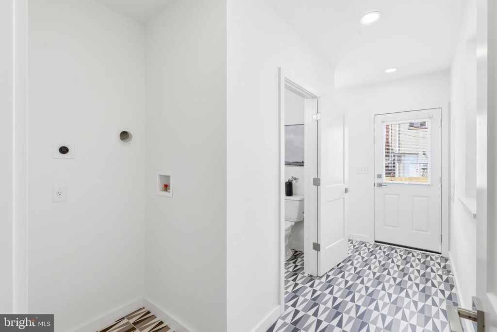 Image 19 of property listing at 710 MURA ST, Baltimore, MD 21202
