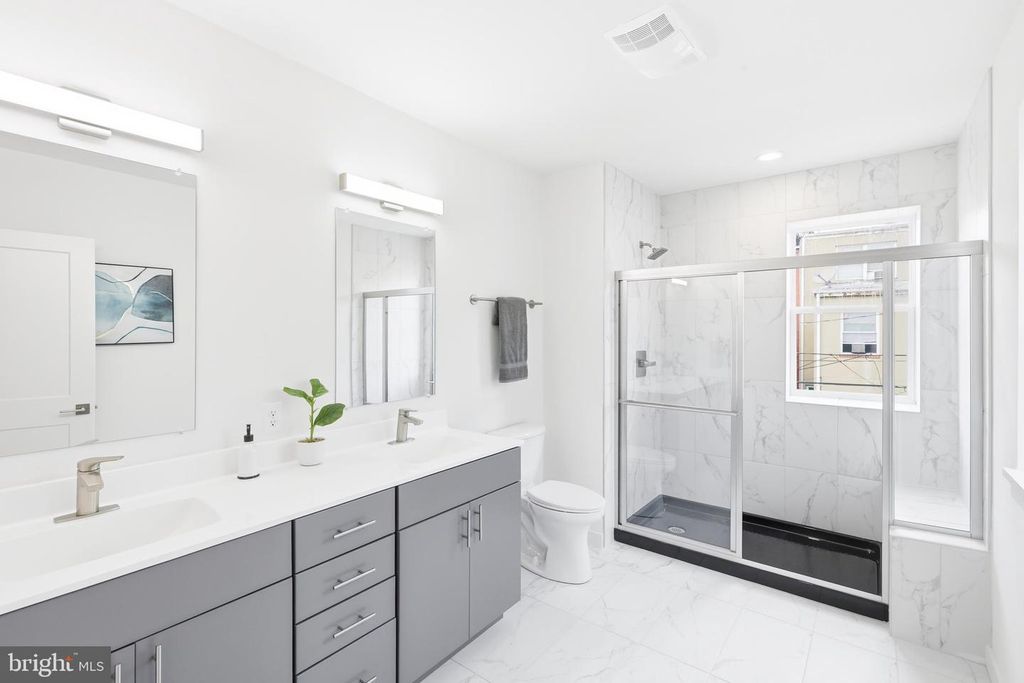 Image 26 of property listing at 710 MURA ST, Baltimore, MD 21202