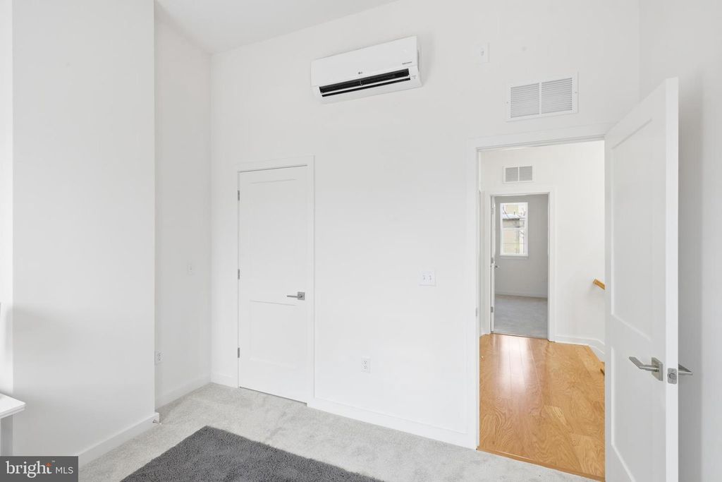 Image 34 of property listing at 710 MURA ST, Baltimore, MD 21202