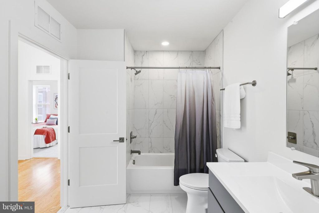 Image 36 of property listing at 710 MURA ST, Baltimore, MD 21202