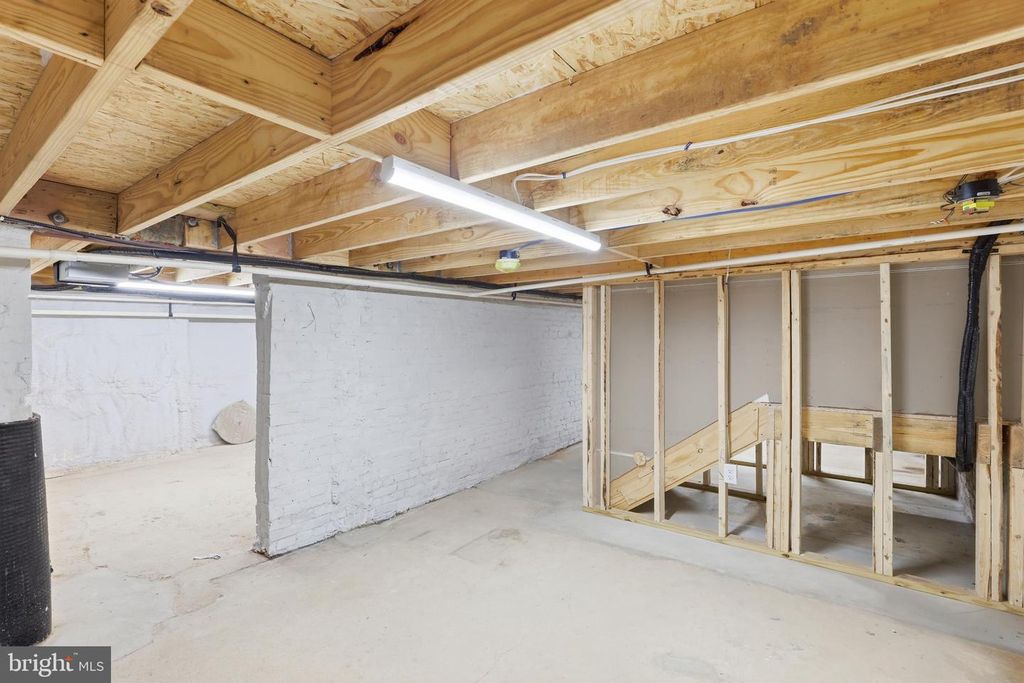 Image 38 of property listing at 710 MURA ST, Baltimore, MD 21202