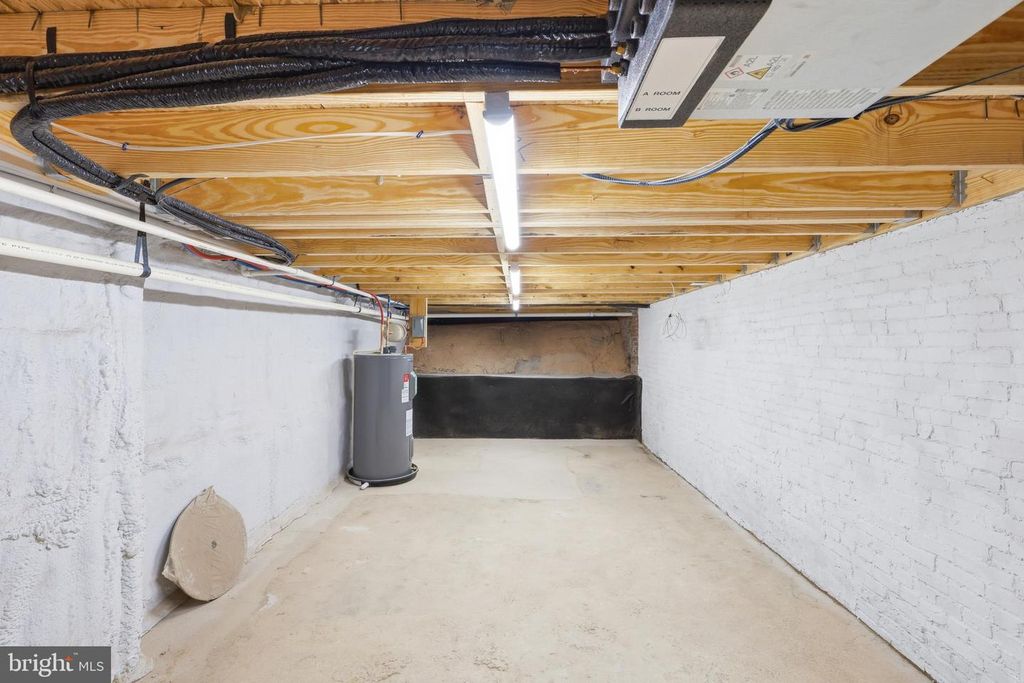Image 39 of property listing at 710 MURA ST, Baltimore, MD 21202