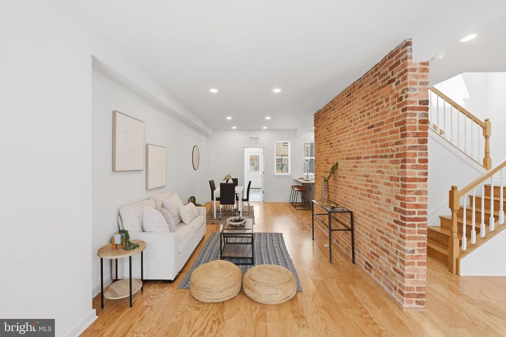 Image 7 of property listing at 710 MURA ST, Baltimore, MD 21202