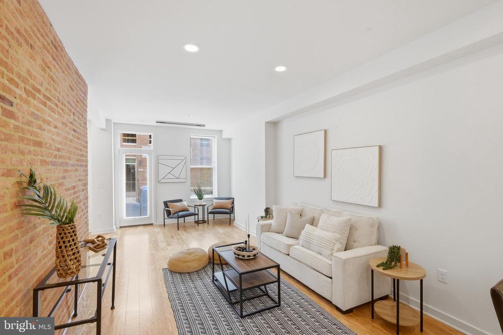 Image 8 of property listing at 710 MURA ST, Baltimore, MD 21202