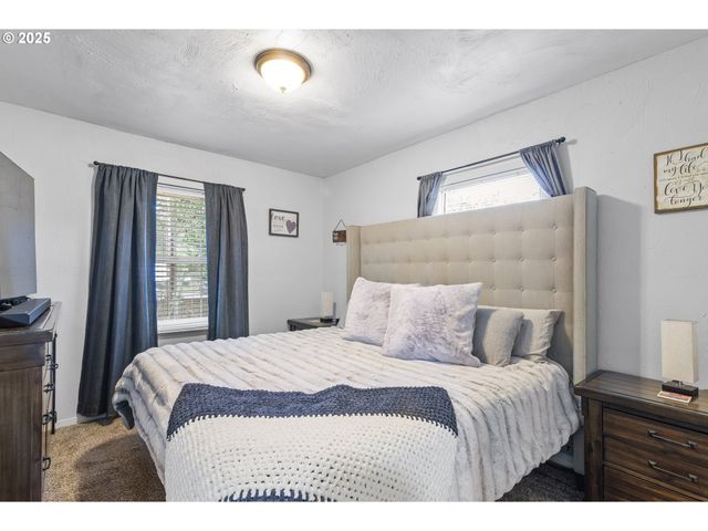 618 N 1ST Ave, Kelso, WA 98626