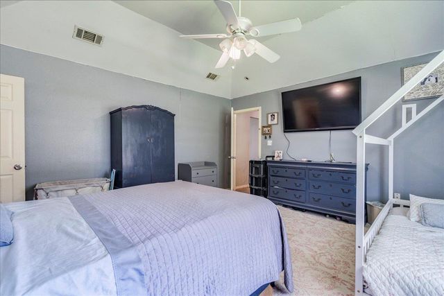 123 Crossroads DR, Dale, TX 78616