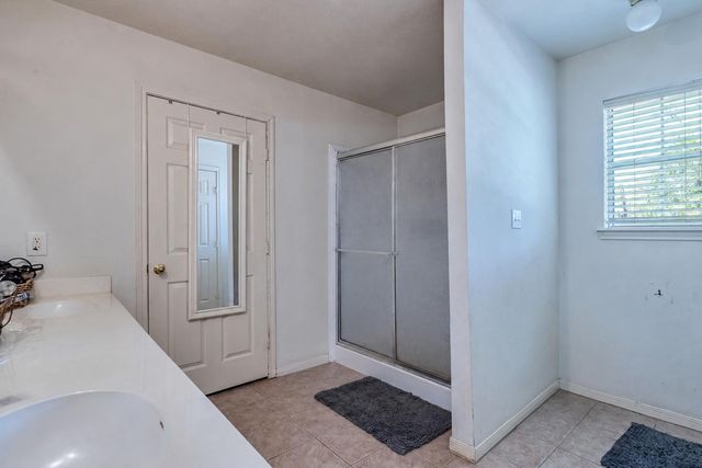 123 Crossroads DR, Dale, TX 78616