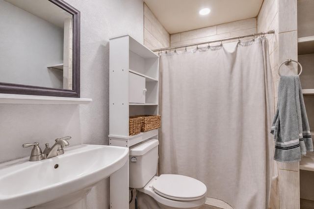 123 Crossroads DR, Dale, TX 78616