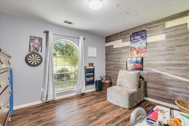 123 Crossroads DR, Dale, TX 78616