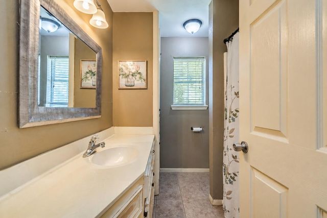 123 Crossroads DR, Dale, TX 78616