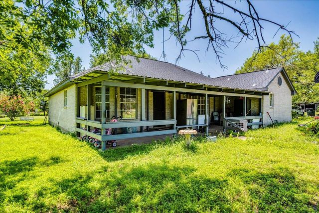 123 Crossroads DR, Dale, TX 78616