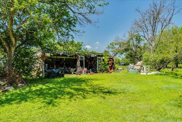 123 Crossroads DR, Dale, TX 78616