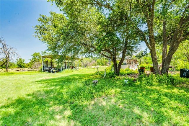 123 Crossroads DR, Dale, TX 78616