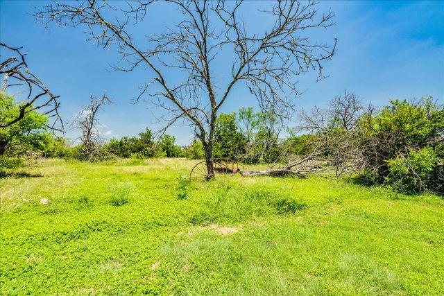123 Crossroads DR, Dale, TX 78616