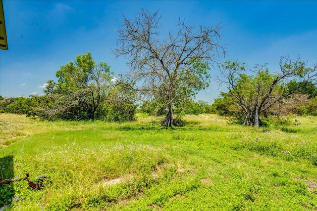 123 Crossroads DR, Dale, TX 78616