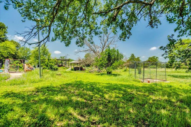 123 Crossroads DR, Dale, TX 78616