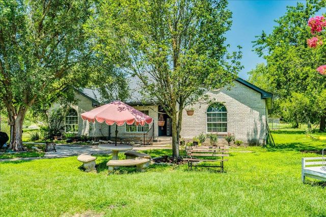 123 Crossroads DR, Dale, TX 78616