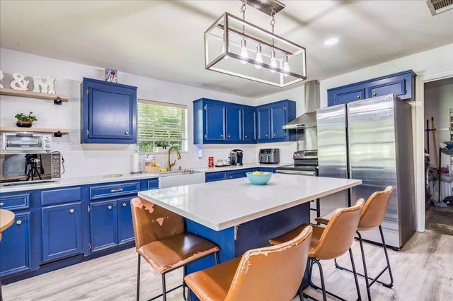 123 Crossroads DR, Dale, TX 78616