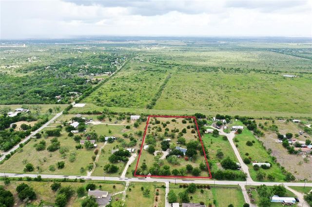 123 Crossroads DR, Dale, TX 78616