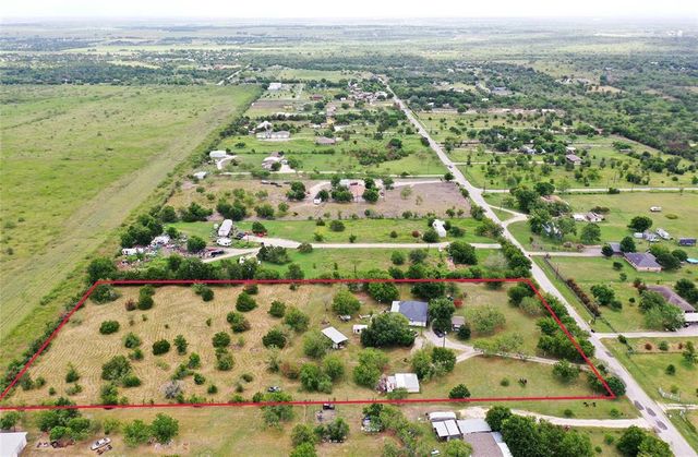 123 Crossroads DR, Dale, TX 78616