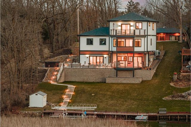 W5702 North DRIVE, Elkhorn, WI 53121