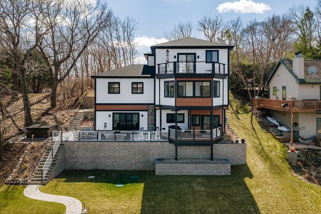 W5702 North DRIVE, Elkhorn, WI 53121