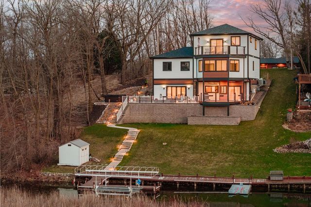 W5702 North DRIVE, Elkhorn, WI 53121