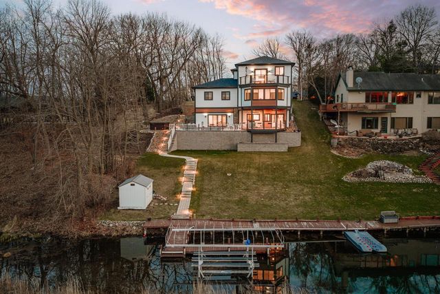 W5702 North DRIVE, Elkhorn, WI 53121