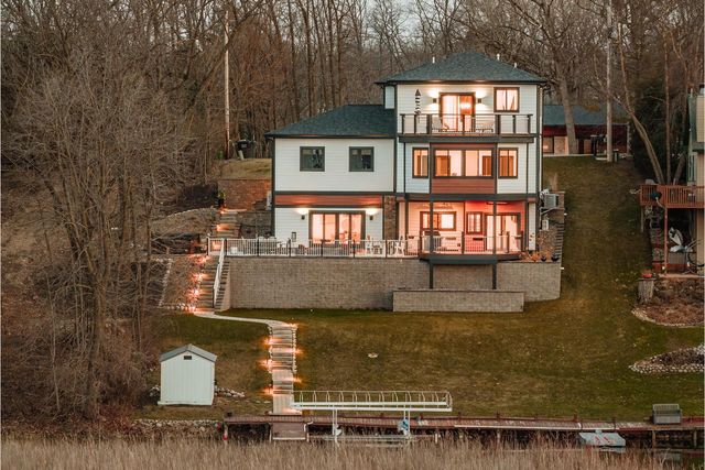W5702 North DRIVE, Elkhorn, WI 53121