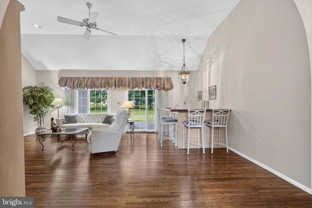 37 GOVERNOR MARKHAM DR, Glen Mills, PA 19342
