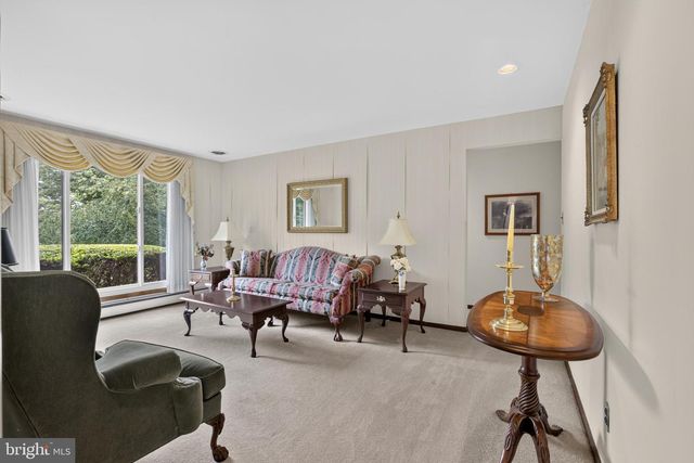 37 GOVERNOR MARKHAM DR, Glen Mills, PA 19342