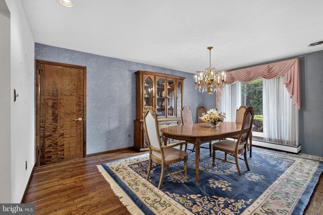 37 GOVERNOR MARKHAM DR, Glen Mills, PA 19342