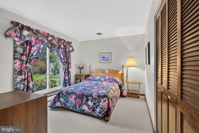 37 GOVERNOR MARKHAM DR, Glen Mills, PA 19342