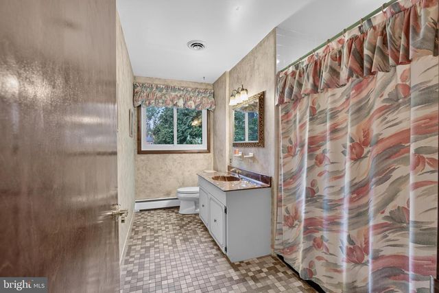 37 GOVERNOR MARKHAM DR, Glen Mills, PA 19342