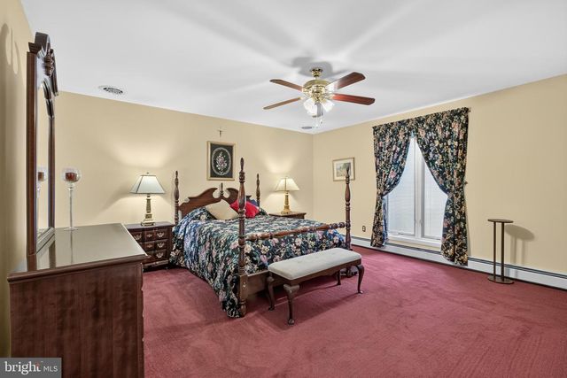 37 GOVERNOR MARKHAM DR, Glen Mills, PA 19342