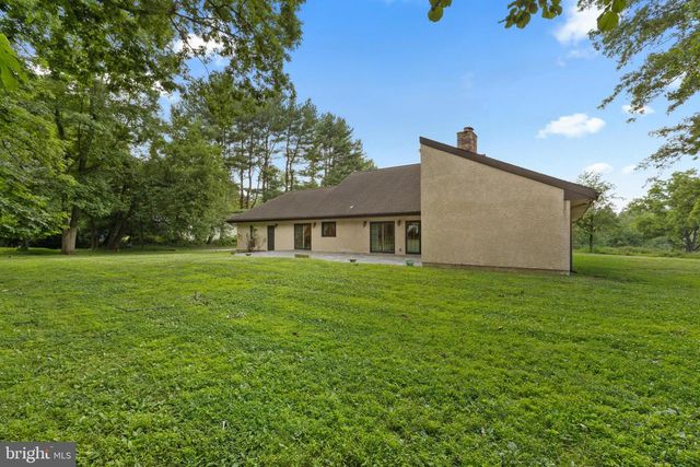 37 GOVERNOR MARKHAM DR, Glen Mills, PA 19342
