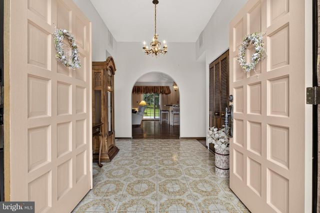 37 GOVERNOR MARKHAM DR, Glen Mills, PA 19342