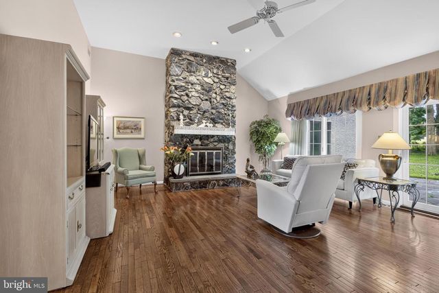 37 GOVERNOR MARKHAM DR, Glen Mills, PA 19342