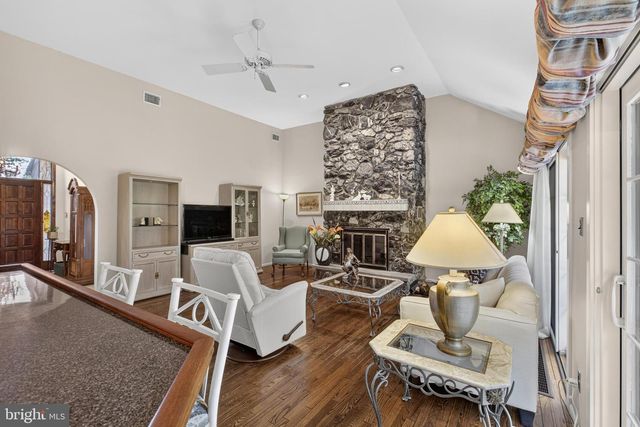 37 GOVERNOR MARKHAM DR, Glen Mills, PA 19342
