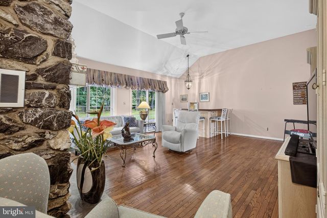 37 GOVERNOR MARKHAM DR, Glen Mills, PA 19342