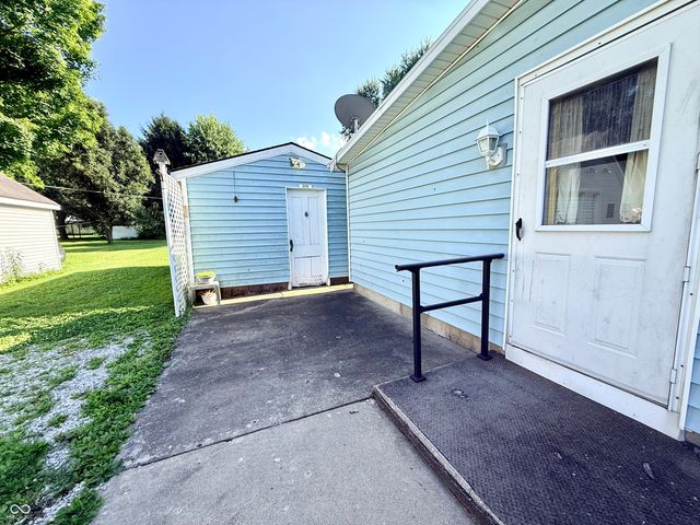 205 W Walnut Street, Waynetown, IN 47990