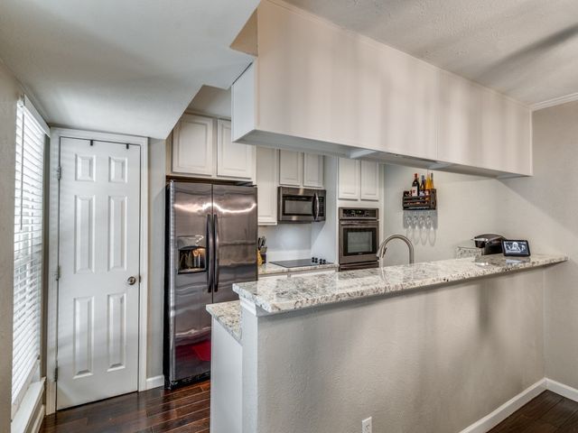 7510 Holly Hill Drive 127, Dallas, TX 75231