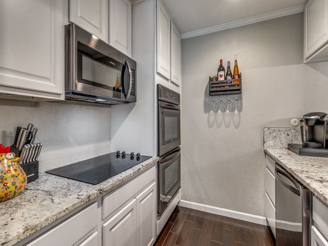 7510 Holly Hill Drive 127, Dallas, TX 75231