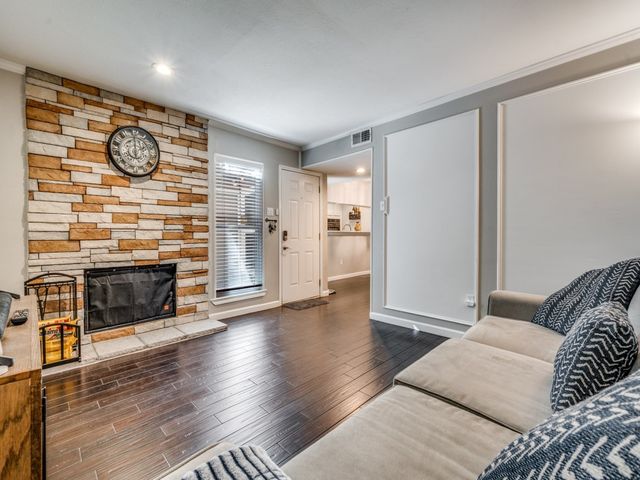 7510 Holly Hill Drive 127, Dallas, TX 75231