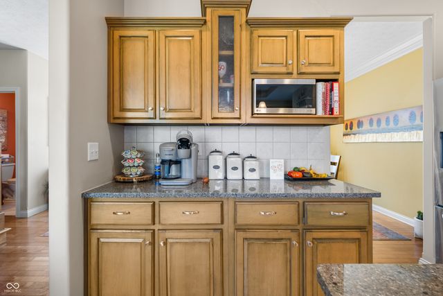 1735 Brookfield Drive, Columbus, IN 47201