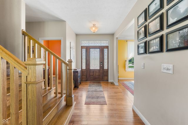 1735 Brookfield Drive, Columbus, IN 47201