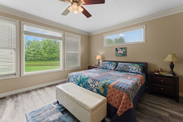 1735 Brookfield Drive, Columbus, IN 47201