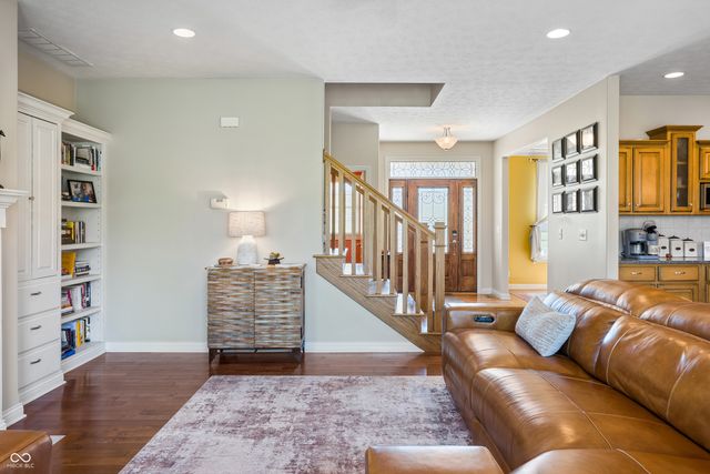 1735 Brookfield Drive, Columbus, IN 47201