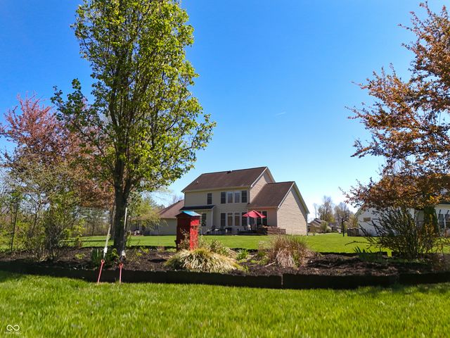 1735 Brookfield Drive, Columbus, IN 47201