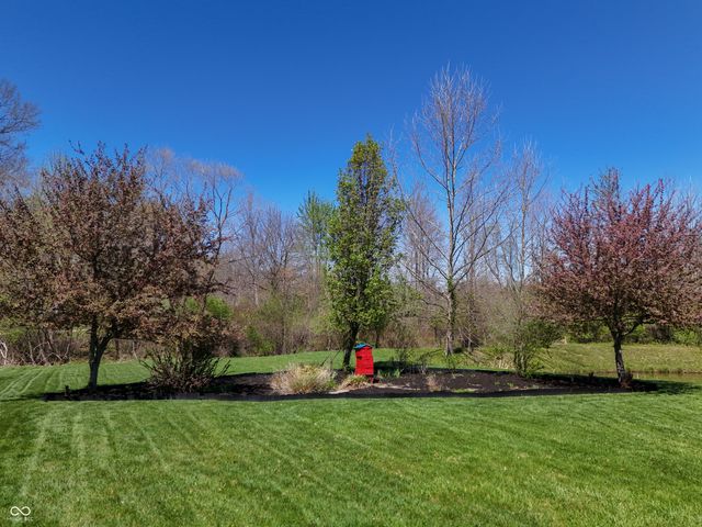 1735 Brookfield Drive, Columbus, IN 47201